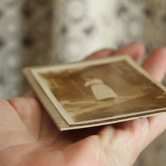 Vintage 1910s Photograph, Edwardian Photo Smiling Woman, Antique Black And White - Picture 9 of 10